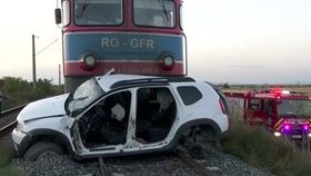 Doi soți și-au pierdut viața, după ce mașina în care se aflau a fost lovită de tren. În urma lor au rămas 6 copii